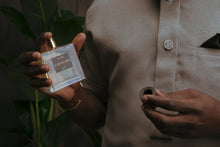 Load image into Gallery viewer, A LIONS KISS